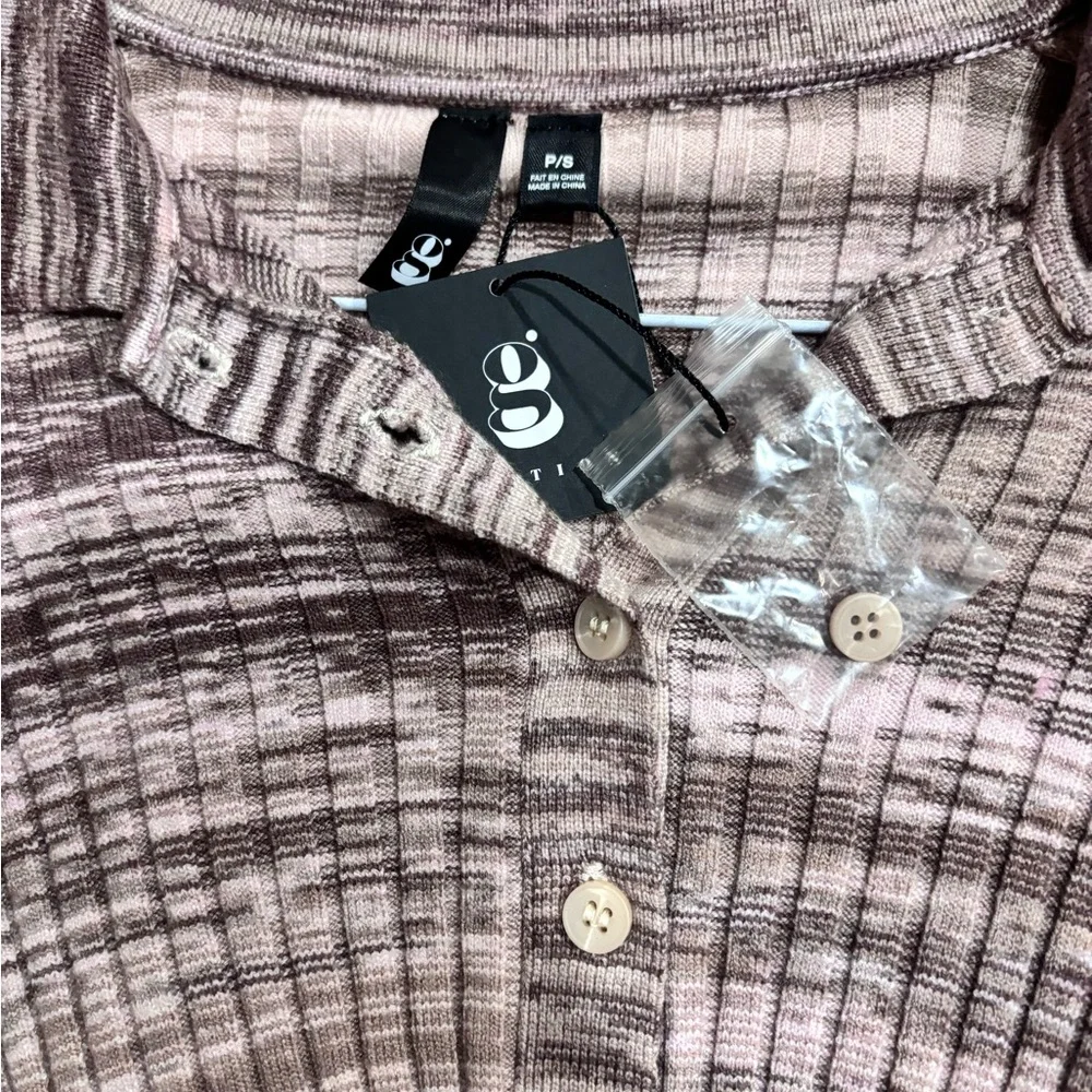 Garage Ribbed Button-Up Collared Crop Top - Picture 3 of 4